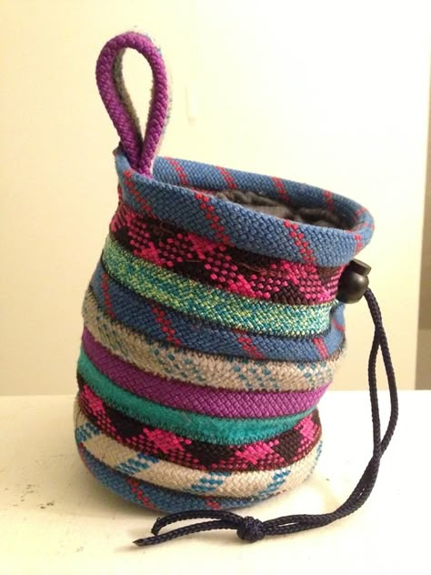 Climbing Rope Crafts, Climbing Knots, Climbing Chalk Bag, Chalk Bag, Rock Climbing Gear, Chalk Bags, Climbing Gear, Rock Climbers, Climbing Rope