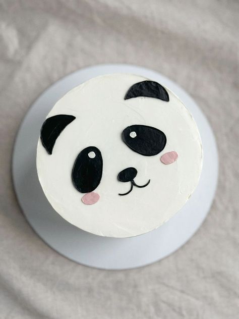 Panda Bear Cake, Panda Birthday Cake, Funny Cakes, Panda Cake, Cars Birthday Cake, Birthday Cake Decorating Ideas, Baby Birthday Decorations, Panda Birthday, Simple Cake Designs