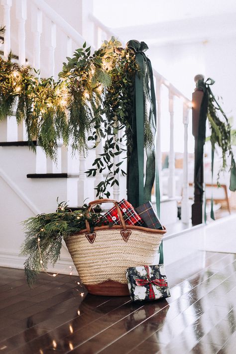 Craftberry Bush | Christmas Living Room Decor Ideas | https://www.craftberrybush.com Bush Christmas, Staircase Decor Ideas, Christmas Staircase Decor, Christmas Stairs, Christmas Lights Outside, Christmas House Tour, Christmas Staircase, Christmas House Lights, Australian Christmas