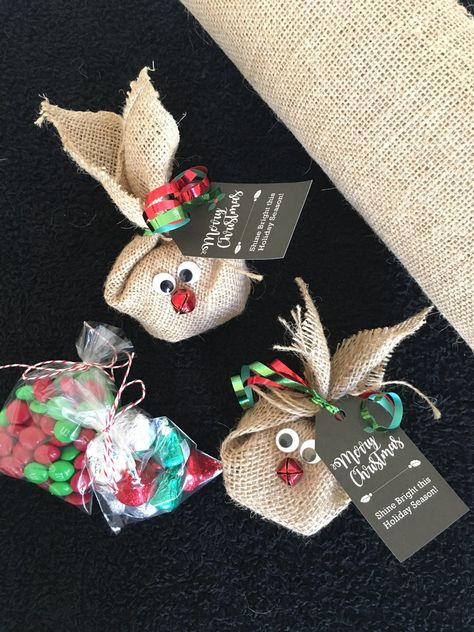 DIY Burlap Reindeer Gift Bags – Cookies & Calligraphy Reindeer Gift Bags, Burlap Reindeer, Reindeer Ears, Burlap Gift Bags, Types Of Candy, Reindeer Gifts, Gift Bags Diy, Reindeer Food, Diy Burlap