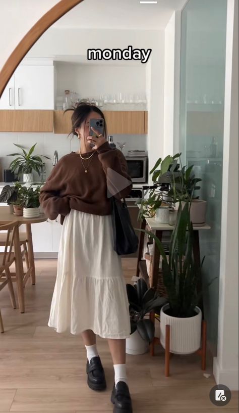 Outfit Inspirations Long Skirt, Street Style Long Skirt, Sweater Set Outfits Skirt, English Class Outfit, Cute Modest Teacher Outfits, Cottage Core Sweater Outfit, Linen Skirt Fall Outfit, Modest Loose Outfits, Outfit Inspo For Teachers