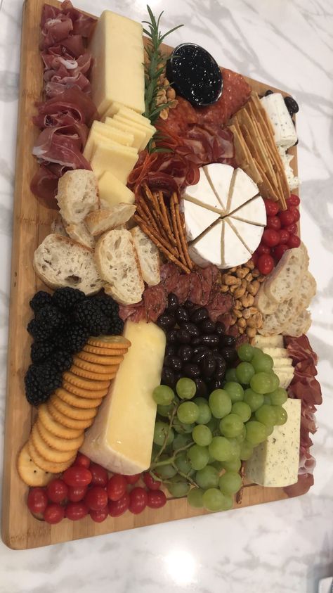 Square Cheese Board, Cheese Board Aesthetic, School Aesthetics, Vanilla Aesthetic, Vanilla Girl Aesthetic, Fall Outfits Aesthetic, Street Style London, Aesthetic Star, Fashion Week London