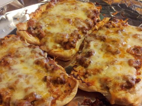 Pizza Burger Recipe With Spam, Pizza Burgers Recipe, School Cafeteria Food, School Pizza, Spam Recipes, Pizza Burger, School Lunch Recipes, Cafeteria Food, Luncheon Meat