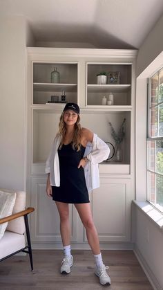 Chicago Street Style Summer, Minnesota Summer Outfits, Athletic Dress Outfit Styled, Spring Athletic Outfits, Style For Short Women, Tennis Dress Outfit, August Outfits, Athleisure Outfits Summer, Ny Outfits