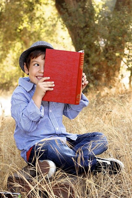 Love this sweet back to school photo my friend took of her little boy! Melanie Wilson, School Quiz, Kindergarten Photos, First Day Of School Pictures, Photo School, Back To School Pictures, Boy Photo Shoot, School Portraits, Boy Boy