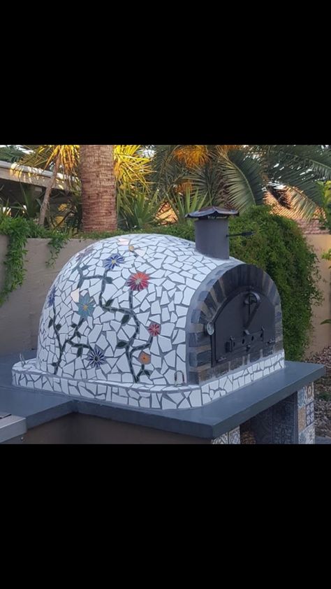 Tiled Pizza Oven Outdoor, Mosaic Pizza Oven Outdoor, Pizza Oven Mosaic, Italian Style Home, Pizza Oven Outdoor Kitchen, Oven Outdoor, Diy Pizza Oven, Colorful Patio, Boho Patio