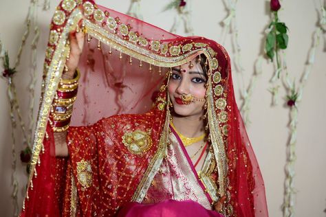 New Dulhan Pose, Akash Kumar, Indian Bride Photography Poses, Indian Wedding Poses, Bride Photos Poses, Indian Bridal Photos, Bengali Bride, Bride Photography Poses, Indian Wedding Couple