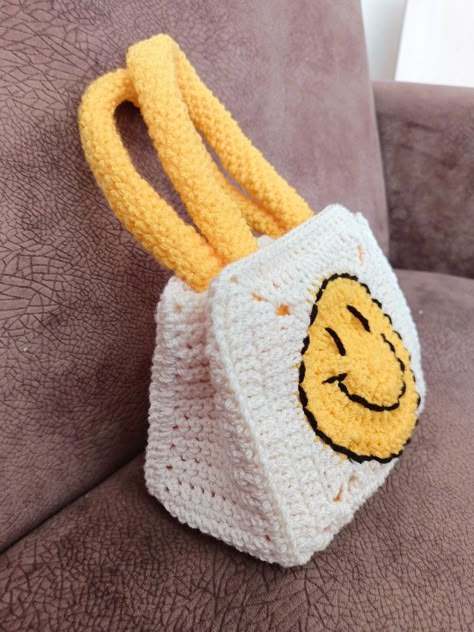 Crochet Tiny Bag, Curtains Holder, Crochet Tiny, Handbag Ideas, Diy Wool, Crochet Shoulder Bags, Tiny Bag, Creative Bag, Wool Bags