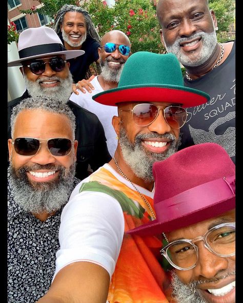 Erick Cedeño on Instagram: “The Silver Fox Squad in Baltimore! 🦊  ・・・ KINGS: @mr.erickcedeno @therealwinstonwarrior @titusunlimited @collensjr @mr.matture…” Black Men Beard Styles, Black Men Beards, Beard Game, Grey Beards, Beautiful Gray Hair, Black Beards, Black Men Fashion Swag, Smiling Man, Beard Styles For Men