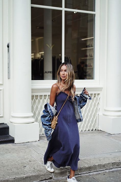 Chic Style Inspiration, Julie Sarinana, Dresses Casual Boho, Style Inspiration Edgy, Fashion Tips For Girls, Sincerely Jules, Navy Blue Dress, Magic Art, Indie Fashion