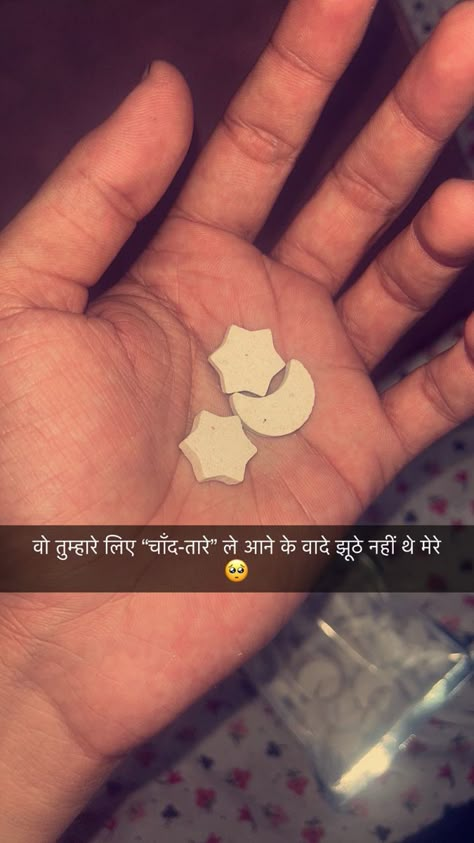 Wo tumhare liye “chaand-taare” le aane ke waade jhuthe nahi the mere Sanp Idea, Snap Lines, Snap Streak Ideas, Love Snap, Daily Snap, Creative Snapchats, Creative Snaps, Study Snaps Ideas, Emotional Shayari