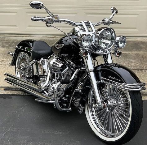 Hd 883 Iron, Harley Softail Deluxe, Mobile Detailing, Custom Motorcycles Harley, Motos Vintage, Image Moto, Softail Deluxe, Harley Davidson Chopper, Pretty Bike