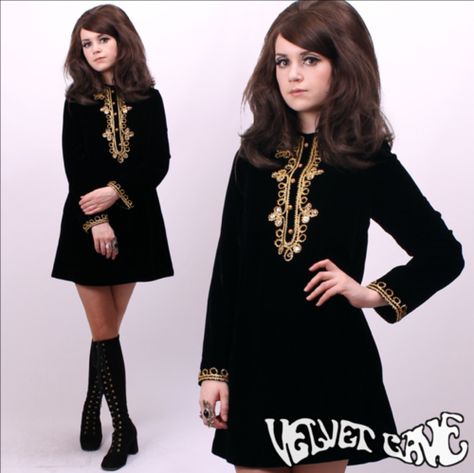 black tunic Classic Rock Fashion, Medieval Revival, 60s Hippie, 60s 70s Fashion, 60s And 70s Fashion, Black Tunic, Mod Dress, Lovely Clothes, 1960s Fashion