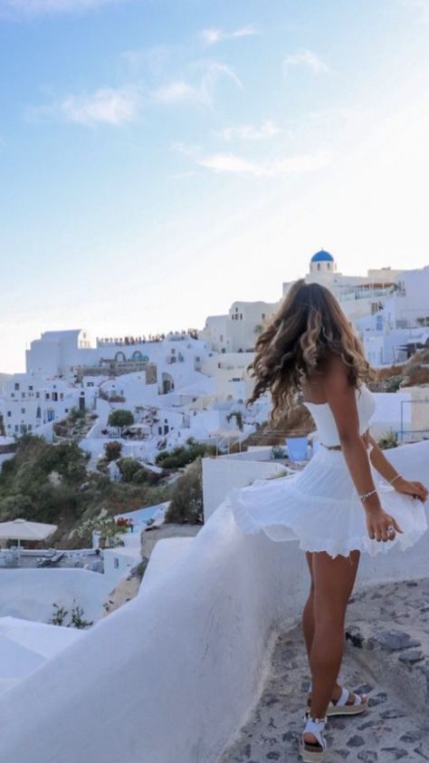 Greece Vacation Outfit, Greece Girl, Europe Holiday, Greece Pictures, Greece Outfit, Holiday Aesthetic, Europe Holidays, Greece Vacation, Greece Holiday