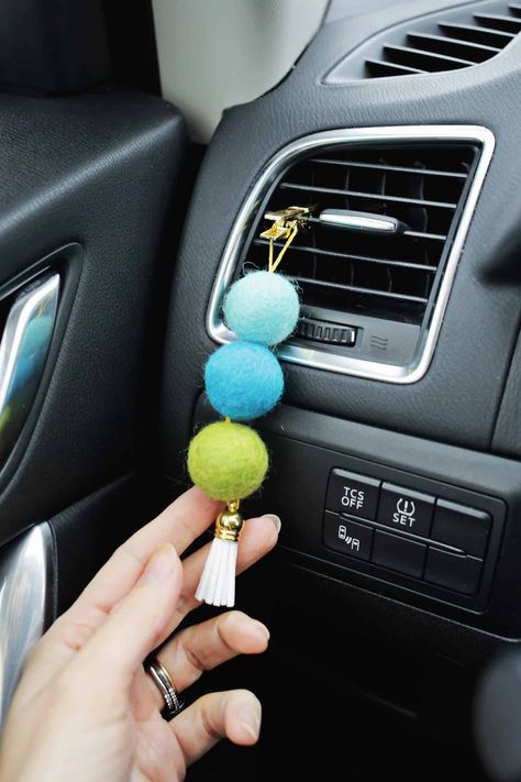 I have never been much of an air freshener person—spreading fake scents into the air (like spray room... Tovad Ull, Diy Air Freshener, Diy Essentials, Room Freshener, Wool Balls, Diy Essential Oils, Car Freshener, Felt Ball, Air Vent