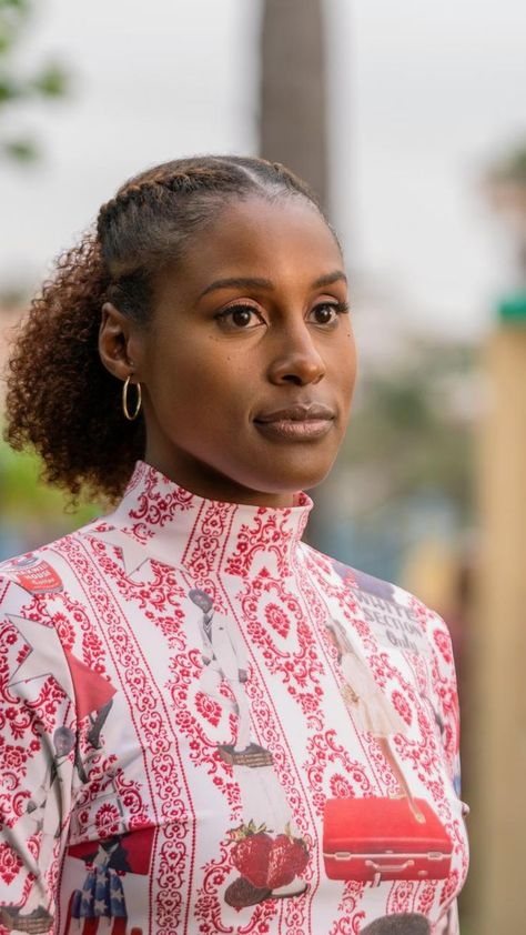 It's giving natural hair inspo for days. Issa Rae Natural Hair, Issa Rae Hair, Issa Rae Hairstyles, Braid Bun Updo, Afro Puff Ponytail, Puff Ponytail, Teeny Weeny Afro, Mom Hair, Twist Ponytail