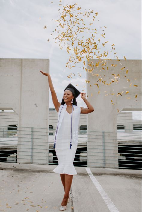 Senior Pictures With Confetti, Confetti Graduation Pictures, Confetti Popper Graduation Pictures, Graduation Confetti Picture, Graduation Picture Confetti, Graduation Poses Confetti, Uncw Graduation Pictures, Graduation Confetti, High School Graduation Pictures