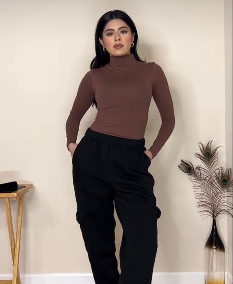 Mocha coloured buttery soft long sleeve bodysuit with 3 snap closure. Available on Amazon it is a skims dupe. So soft and comfortable Mock Neck Outfit, Turtle Neck Long Sleeve, Mock Turtle Neck, Mock Neck Long Sleeve, Mock Turtle, Women's Shapewear, Mock Turtleneck, Womens Bodysuit, Long Sleeve Bodysuit