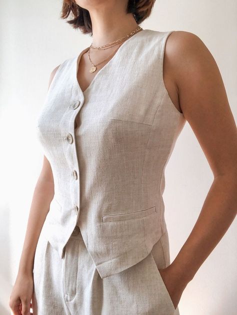 'Summer Vest' is a comfortable and luxurious vest that is good to wear in summer.
It is a relaxed style while highlighting a woman's body line.
It creates a fake welt pocket that is not used as a detail, creating a casual suit mood.
The sewing difficulty is medium-high. Single Welt Pocket, Quick Costumes, Summer Suit, Summer Vest, Diy Summer, Suit Style, Summer Suits, Casual Suit, Diy Dress