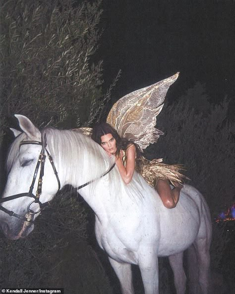 Kendall Jenner glitters in gold while posing as a forest fairy on top of a white horse for Halloween | Daily Mail Online Kendall Jenner Shoot, Kendall Jenner Mirror Selfie, Halloween Costume Teenage Girl, Couples Food, Kylie Gloss, Sunset Food, Stile Kendall Jenner, Kendall Jenner Makeup, Sister Squad