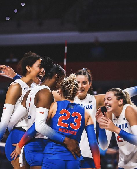 D1 Volleyball, Uf Volleyball, Florida Volleyball, Volleyball Team Pictures, Volleyball Wallpaper, Volleyball Photography, Volleyball Photos, Photographer Marketing, Volleyball Inspiration