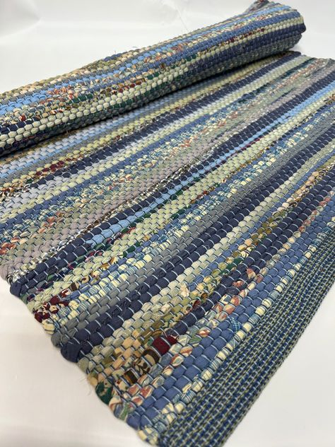 Homesteading Crafts, Kitchen Throw Rugs, Woven Rag Rug, Weaving Ideas, Rag Rugs, Rug Traditional, Colorful Rug, Complimentary Colors, Throw Rug