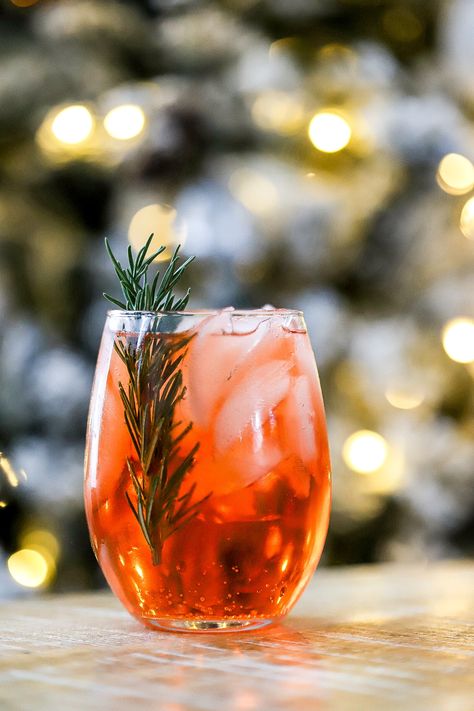 Make spirits bright with the Christmas Ornament Cocktail! Festive Aperol, cranberry, prosecco, and rosemary served in an ornament for a fun, show-stopping holiday drink. Who says ornaments are just for trees? This year, we’re bringing them to the bar cart with the Christmas Ornament Cocktail—a drink that’s as festive as it is fabulous.  Imagine this:... Winter Aperol Spritz, Ornament Cocktail, Bartending Ideas, Christmas Sugar Cookies Easy, Drink Night, Winter Sangria, Christmas Drinks Alcohol Recipes, Winter Cocktails Recipes, Christmas Drinks Recipes