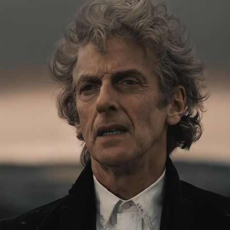 Capaldi Doctor Who, Doctor Icon, Head Challenge, Peter Capaldi Doctor Who, Doctor Who 12, Profile Pictures For Discord, Discord Pfps, Clara Oswald, Twelfth Doctor