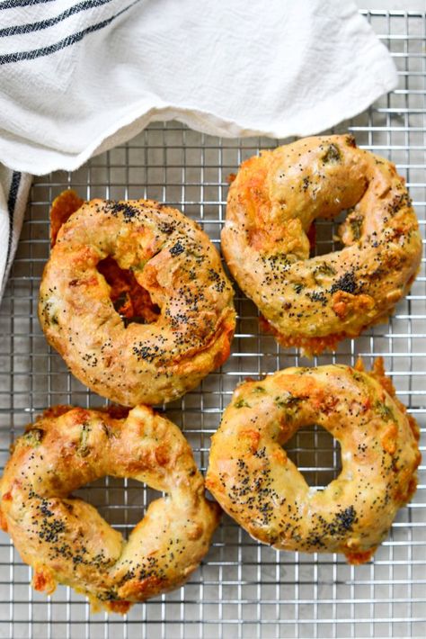 Air Fryer Jalapeño Cheddar Bagels - Simply Scratch Jalapeno Cheddar Bagel Recipe, Cheddar Bagel Recipe, Cheddar Bagels, Sunday Meals, Greek Yogurt Eggs, Bagel Recipe Easy, Roasted Jalapeno, Cheese Bagels, Jalapeno Cheese