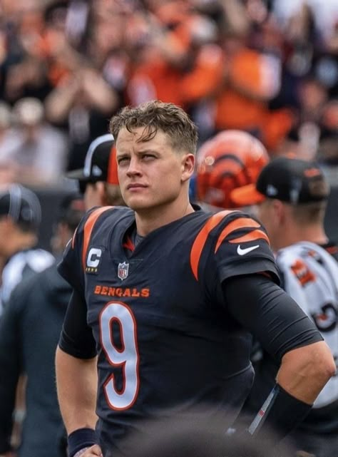 Nfl Boyfriend, Joe Burrow Cute, Cincinatti Bengals, Joe Shiesty, Joe Borrow, Hot Baseball Players, Smokin Joes, Cincinnati Bengals Football, Football Books