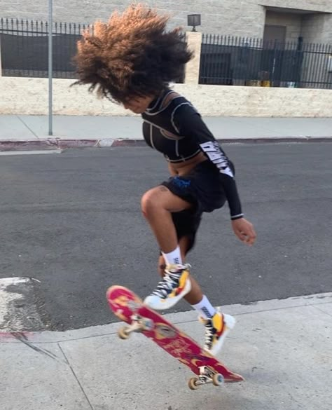 Skater Girl Aesthetic, Skateboarding Aesthetic, Skate Aesthetic, Skateboard Aesthetic, Skating Aesthetic, Women Skates, Skater Aesthetic, Skateboard Girl, Pelo Afro