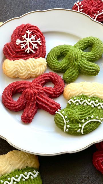 Piped Butter Cookies, Piped Christmas Cookies, Piped Cookies, Butter Cookies Christmas, Food Fails, Wreath Cookies, Christmas Cookie Exchange, Xmas Cake, Christmas Tree Cookies