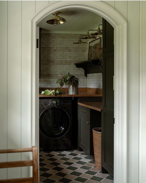 {FEATURE} What a beautiful mud room/laundry room! That arch and pretty check floors are so good together! I love the dark cabinets too! So beautiful! Design: @maggievollrath 📷: @addieeanes . . . Follow along @audreycrispinteriors for more interior design inspo! . . . . . . . . . . . . #doingneutralright #modernfarmhouse #apartmenttherapy #theeverygirlathome #showemyourstyled #inmydomaine #cljsquad #smmakelifebeautiful #hometohave #simplystyleyourspace #currentdesignsituation #pocketofmyho... Laundry/mudroom Ideas, Cottage Laundry Room, Laundry Room Design Ideas, Laundry Room/mudroom, Laundry Room Ideas Small Space, Mudroom Laundry, Pantry Laundry Room, Laundry Ideas, Dream Laundry Room