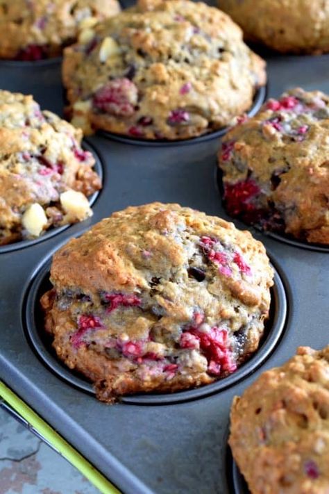 Banana Raspberry Muffins, Raspberry Oatmeal Muffins, Raspberry Banana, Smart Eating, Raspberry Oatmeal, Banana Oatmeal Muffins, Banana Blueberry Muffins, Oat Bran, Muffins Recipes