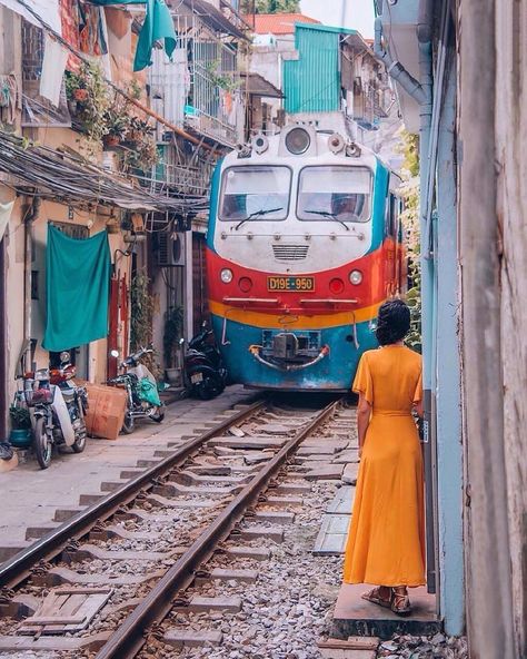 Train Street 🚃 Hanoi, Vietnam. Photo by @us.on.earth Rate this Photo 1-10 #rate . Like our content? Follow @travellersdaydream Follow @travelersdaydream . #travelphotos #travellersdaydream #travelislife South Vietnam, Hanoi Vietnam, Vietnam Travel, Ho Chi Minh City, Best Vacations, Hanoi, Travel Life, A Train, Asia Travel