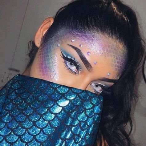 Mermaid Makeup Halloween, Fantasy Make-up, Halloweenský Makeup, Halloween Make-up Looks, Mermaid Halloween, Linda Hallberg, Rave Makeup, Halloween Tattoo, Finger Waves