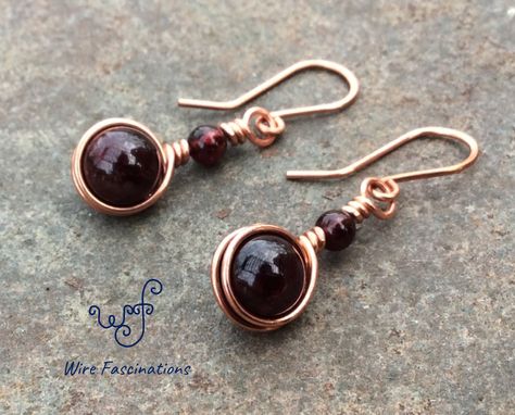 Copper Earrings Handmade, Bijoux Fil Aluminium, Metalsmithing Jewelry, Wire Jewelry Designs, Jewelry Making Tools, Homemade Jewelry, Garnet Earrings, Wire Wrapped Earrings, Diy Schmuck