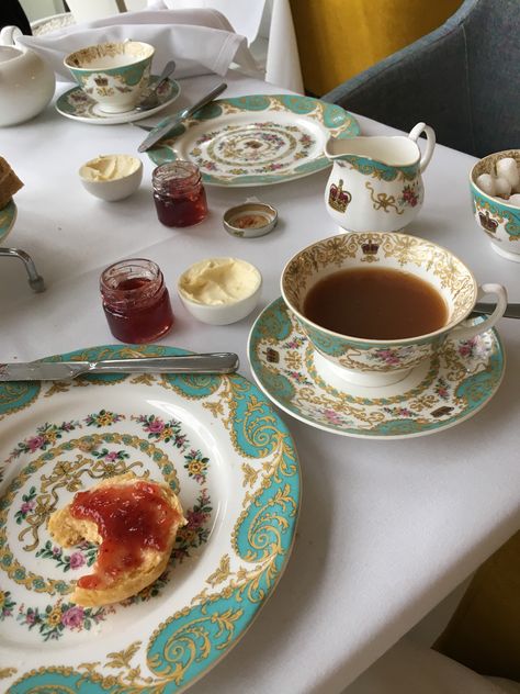 Afternoon tea at the Kensington Pavilion, Kensington Palace, London Living In London Aesthetic, Afternoon Tea London, London Cafe, Tea Places, London Tea, Palace London, London Summer, London Aesthetic, Kensington London