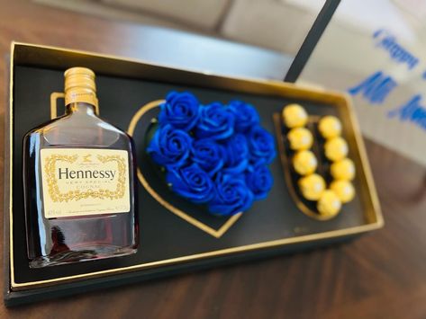 Hennessy Valentines Gift For Him, Liquor Box Gift Ideas, Luxury Gift Baskets Men, I Love You Box For Him Gift Ideas, Hennessy Gift Ideas For Him, Gift Box For Men Valentines Day, Flower Box Gift For Men, Men Valentine Gifts Ideas Boyfriends, Male Valentines Day Gifts