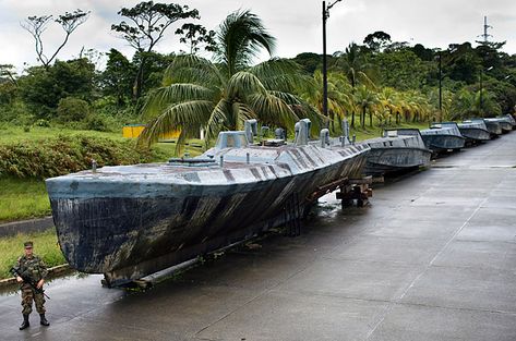 Submarine For Sale, Underwater Crafts, Sailboat Interior, Yacht World, Mangrove Swamp, Abandoned Ships, Boat Design, Military Equipment, Photo Essay