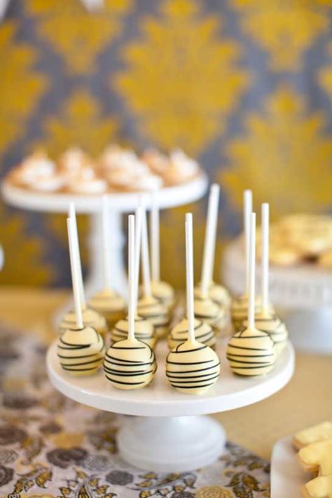 Yellow Cake Pops, Bee Cake Pops, Bee Birthday Theme, Bumble Bee Cake, Honey Bee Baby Shower, Bee Birthday Party, Bee Cakes, Baby Shower Cake Pops, Bee Baby Shower Theme