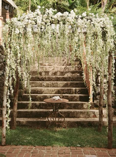 arch Wedding Chuppah, Wedding Arch Rustic, Romantic Garden Wedding, Ceremony Arch, Salou, Hanging Flowers, Floral Arch, Ceremony Decorations, Trendy Wedding