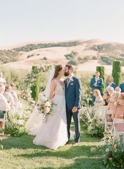 Viansa Sonoma Wedding Ceremony with Quintana Events and Vanda Floral Design || The Ganeys Sonoma Wedding Venues, Napa Wedding Venues, Wedding In June, Sonoma Wedding, California Wedding Photography, Napa Wedding, Wine Country Wedding, Northern California Wedding, Wedding Decor Inspiration