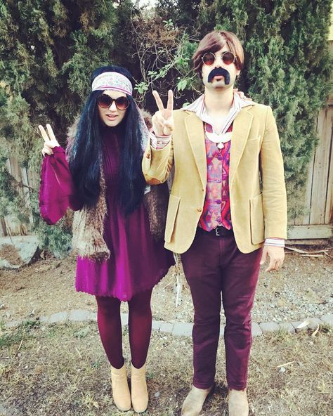 Pin for Later: See This Year's Most Creative DIY Halloween Costumes! Sonny and Cher Sunny And Cher Costume Halloween, Sonny And Cher Costume Halloween Diy, Sonny And Cher Costumes, Cher Costume Halloween, Sonny And Cher Costume, Hippie Costume Diy, Creative Diy Halloween Costumes, Cher Outfit, Hippie Fashion 70s