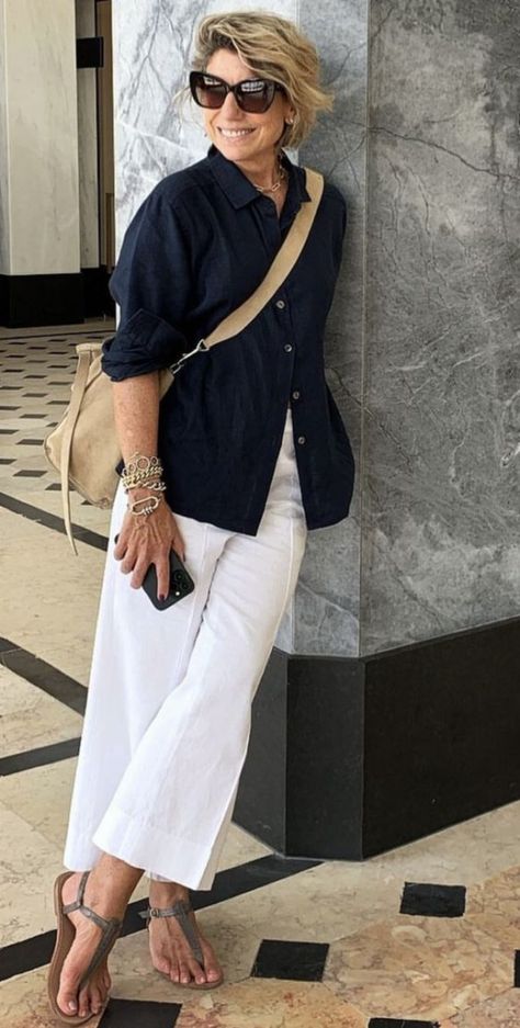 Style for Older Ladies: How To Embrace Timeless Elegance — No Time For Style Adrette Outfits, White Pants Outfit, Stylish Outfits For Women Over 50, Mode Tips, Over 60 Fashion, Stil Elegant, 60 Fashion, Mode Casual, Over 50 Womens Fashion