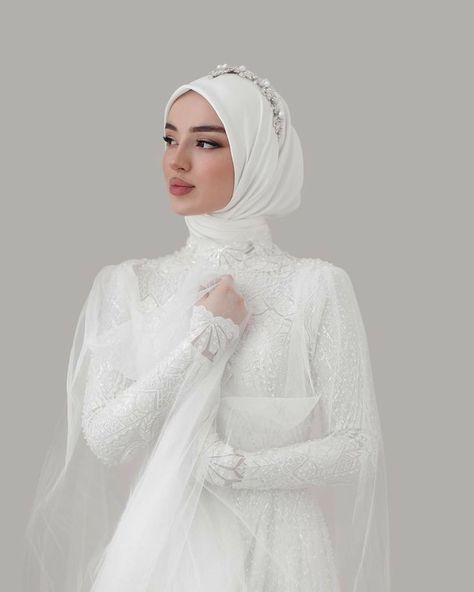 Hijab Styles Wedding, Muslim Wedding Dress Hijab Bride, Wedding Dresses Hijab, Wedding Dress Hijab, Muslim Wedding Hijab, Wedding Dresses Muslim, Wedding Hijab Styles, Bridal Hijab Styles, White Hijab