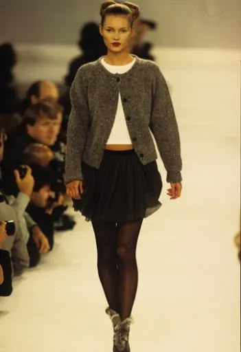 90s Minimalism, 90s Runway Fashion, 90s Model, Looks Party, Red Carpet Style, Winter 23, Fashion Moments, Isaac Mizrahi, Fall Fits