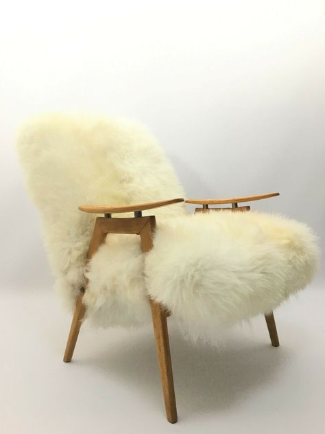 Fur Furniture, White Metal Chairs, Room Things, Overstuffed Chairs, Farmhouse Table Chairs, Scandinavian Dining Chairs, Comfy Living Room, Vintage Chair, Fun House