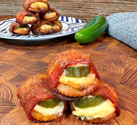 Easy Appetizer Recipe! Jalapeno Popper Bites - Cooking In The Yard | Easy Recipes! Popper Bites, Jalapeno Appetizer, Grilled Jalapeno Poppers, Cracker Bites, Jalapeno Popper Bites, Crackers Appetizers, Bacon Jalapeno Poppers, Bbq Appetizers, Jalapeno Popper Recipes