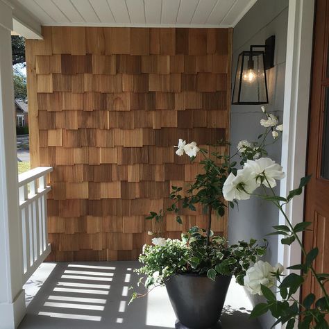 I am in love with this accent wall on the porch! Joanna Stevens Gaines (@joannagaines) on Instagram: “Hello weekend! #cedarshingles #roses #magnoliahomes” Exterior Accent Wall, Shingle House, Cedar Shake, Porch Life, Siding Options, Porch Colors, Shingle Siding, Shingle Exterior, Diy Accent Wall